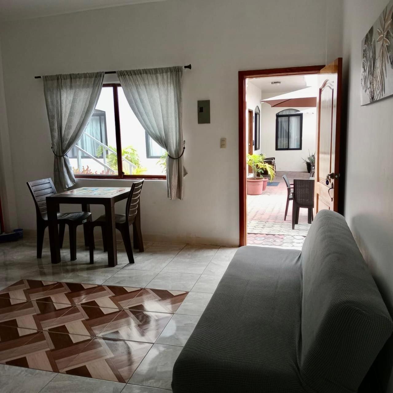 Apartahotel Casa Soleil Puerto Villamil Cameră foto